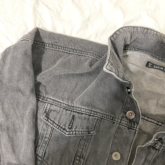 Black Distressed Jean Jacket || Size Large - Picture 2 of 3